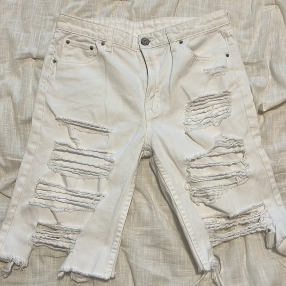 BDG URBAN OUTFITTERS FRAYED BERMUDA DENIM SHORTS - Picture 2 of 4